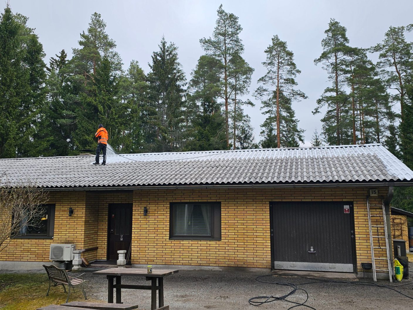 3 Mineriittikaton pesu ja maalauksen työvaiheet​